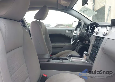 2009 Ford Mustang V6/V6 Premium from USA, damaged, VIN 1ZVHT80N695139857